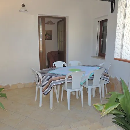 Διαμέρισμα Mariolu 3 *